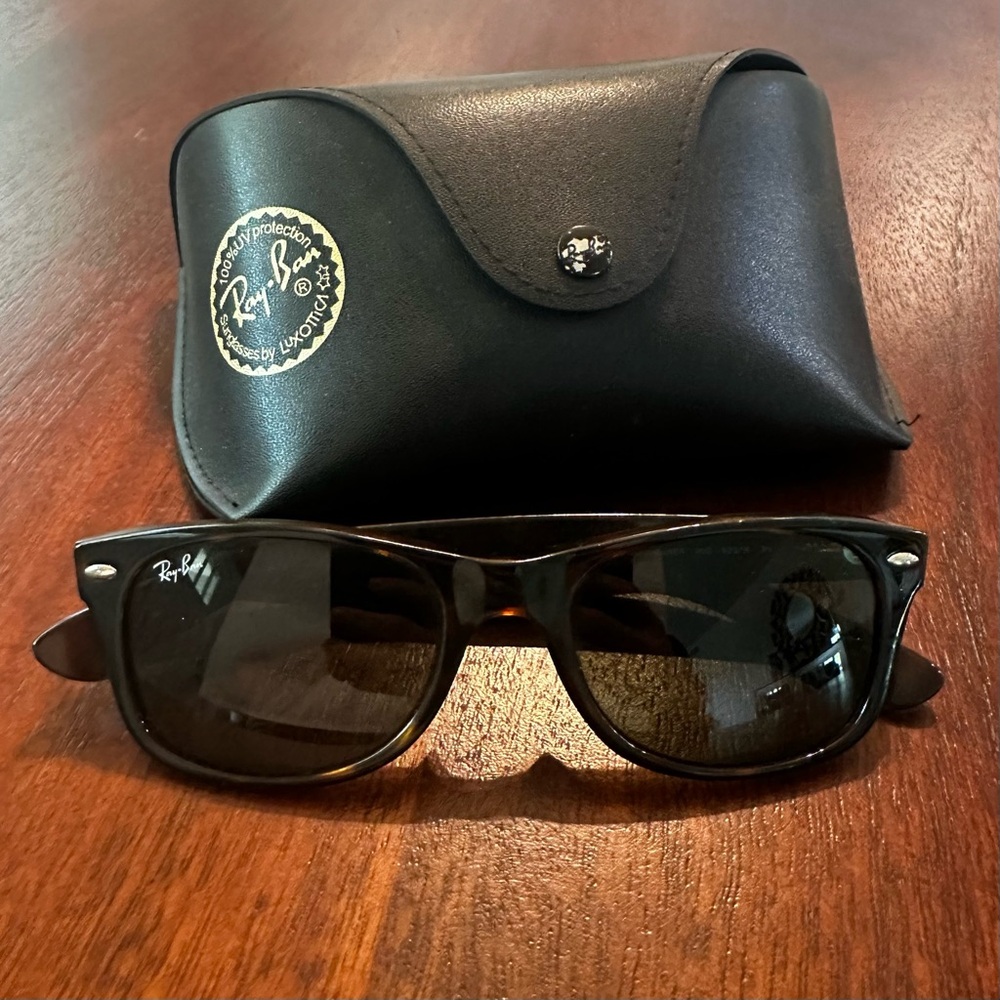 Used ray ban wayfarer classic.